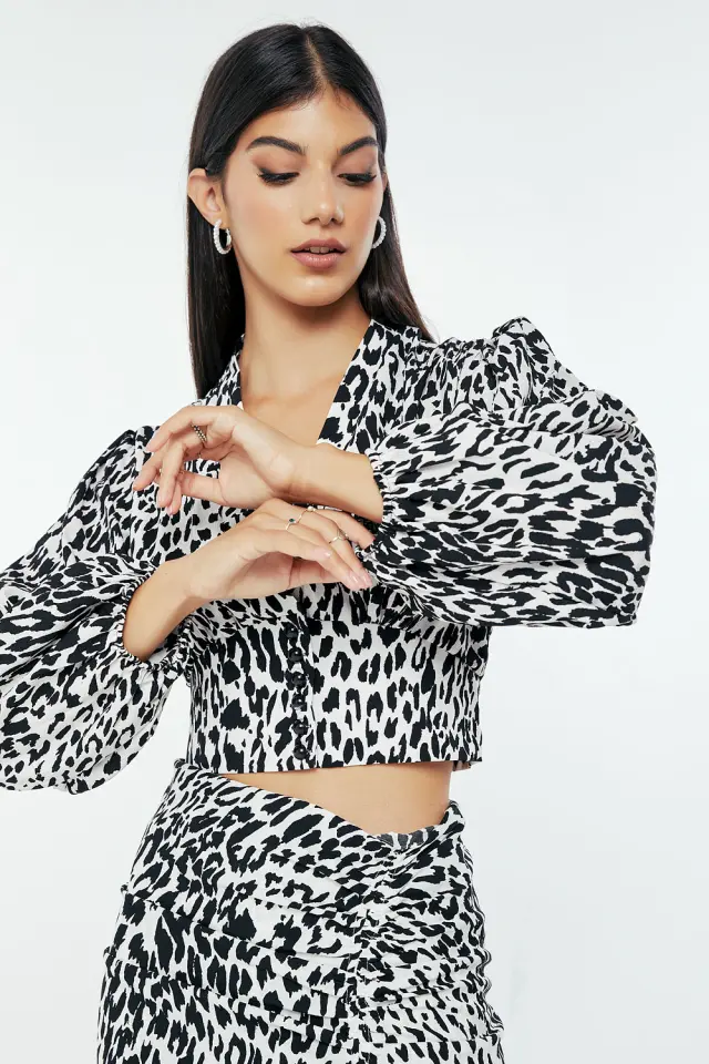 Top με Άνοιγμα V + Μανίκια Puffed Animal Print
