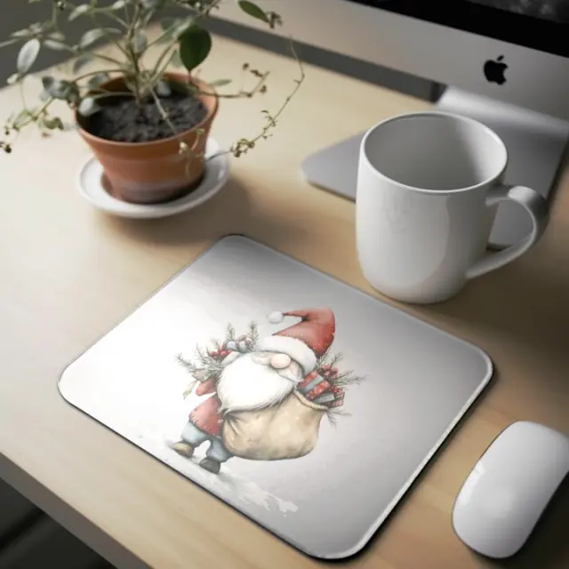 Mousepad ( Christmas Gnome 01 ) Διαστάσεις: 23cm(μήκος) x 20cm (ύψος)