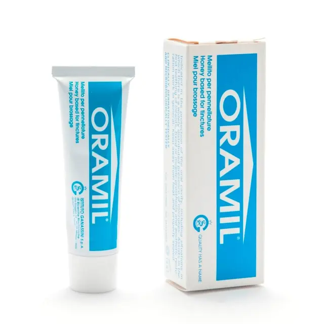 Oramil Γέλη Ούλων με Μέλι 30ml. Κατάλληλο για τους ερεθισμούς και τις μολύνσεις της στοματικής κοιλότητας.