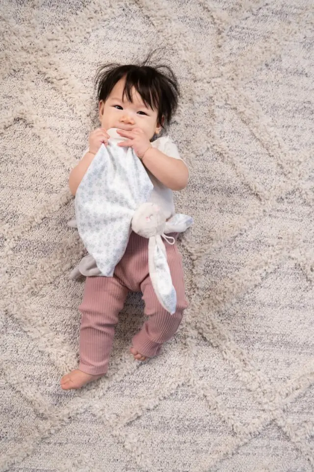 INFANTINO Pacipal Blanket -Πανάκι παρηγοριάς Νάνι με μασητικό. 2
