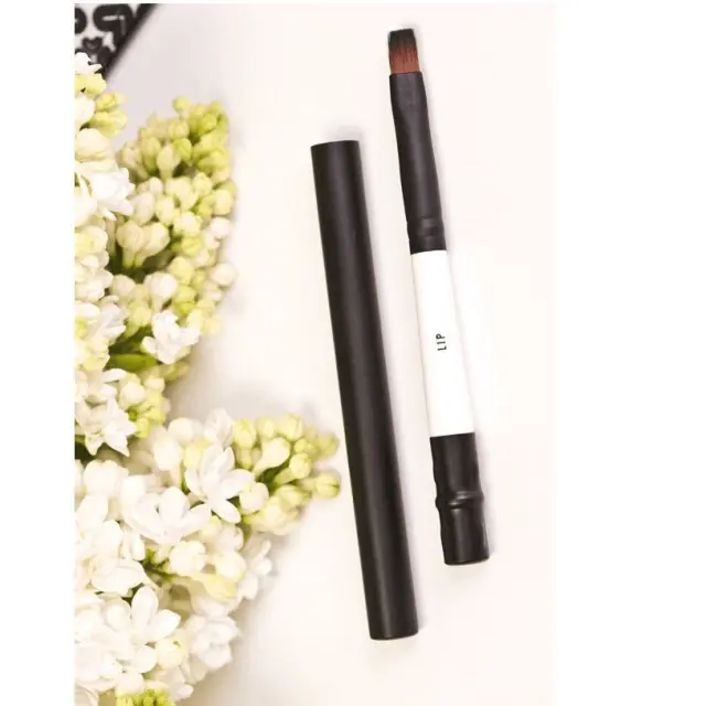 Lily Lolo Lip Brush – Vegan πινέλο χειλιών ακριβείας 2