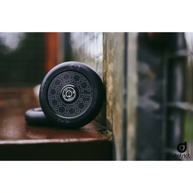 DISTRICT Zodiac Wheel 110 - Black 3