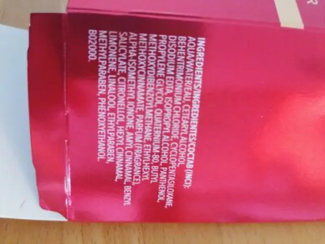 Revlon Uniq One Lotion Αναδόμησης All In One για Όλους τους Τύπους Μαλλιών 150ml 2