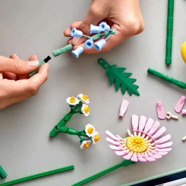 LEGO Botanical Collection Petite Sunny Bouquet για 9+ Ετών 373τμχ 3