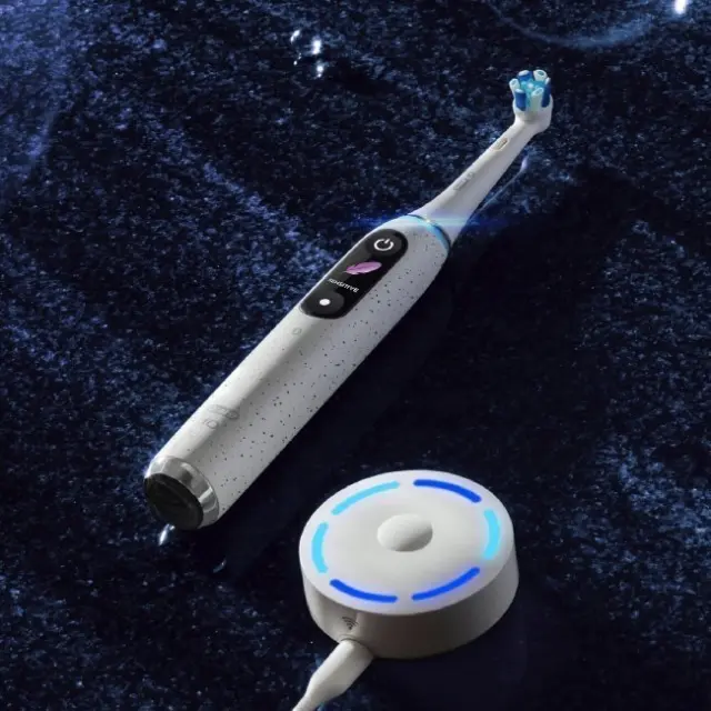 Oral-B iO Series 10 Stardust White 2