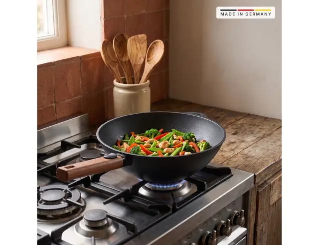 Τηγάνι Wok Woll Eco Logic QXR με αντικολλητική επίστρωση, ξύλινη αποσπώμενη λαβή και διάμετρο 30cm11030WLCI-Q