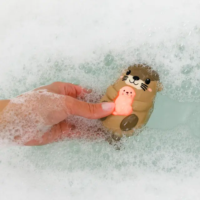 INFANTINO Right Temperature Light up Otter 2