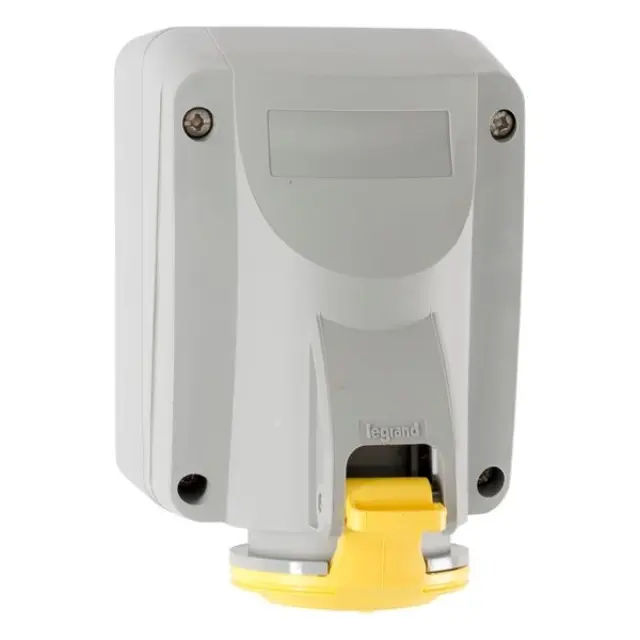 SURFACE MOUNTING SOCKET 16A 2P+E 100/130V IP44