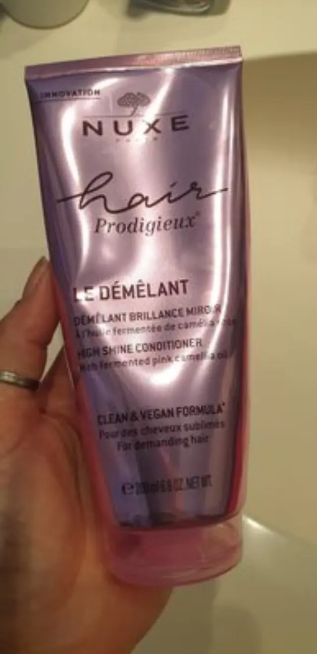 Nuxe Hair Prodigieux High Shine Conditioner Μαλακτική Κρέμα Λάμψης με Εκχύλισμα Ελαίου Ροζ Καμέλιας, 200ml