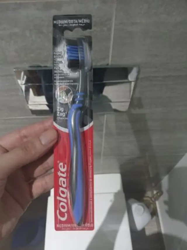 Colgate Οδοντόβουρτσα ZigZag Charcoal Medium 1 ΤΜΧ