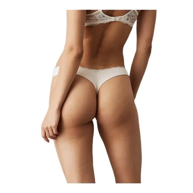 Calvin Klein Γυναικείο String Seductive Comfort Thong, Χρώμα Ιβουάρ 2