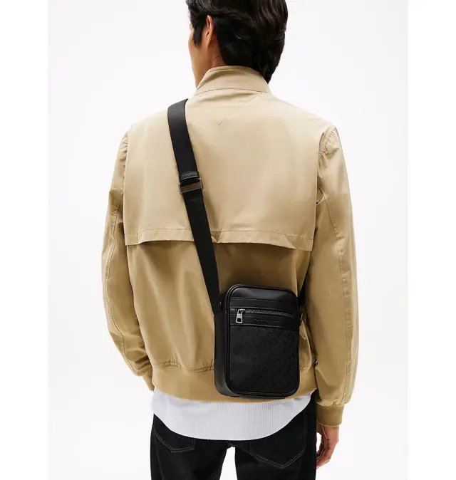 Τσαντάκι TOMMY HILFIGER TH Monogram Reporter Bag 13493 Μαύρο 2