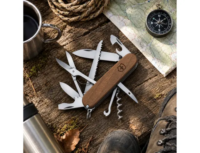 Ελβετικός Σουγιάς Victorinox Huntsman Wood με 13 λειτουργίες και μήκος 9.1cm1.3711.63