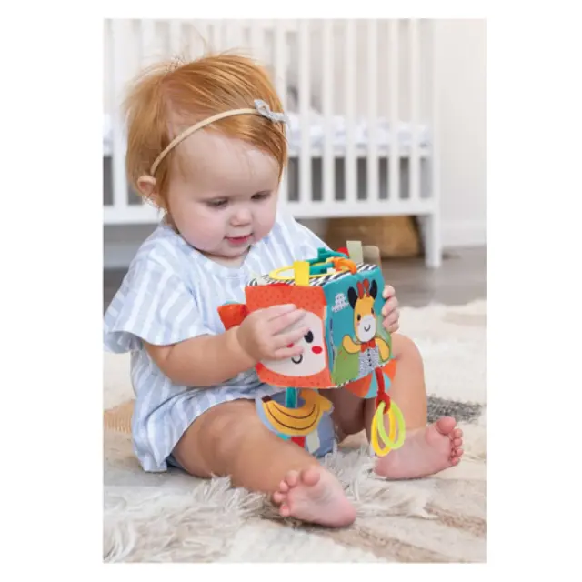 INFANTINO PEEK & SEEK SENSORY DISCOVERY CUBE 2