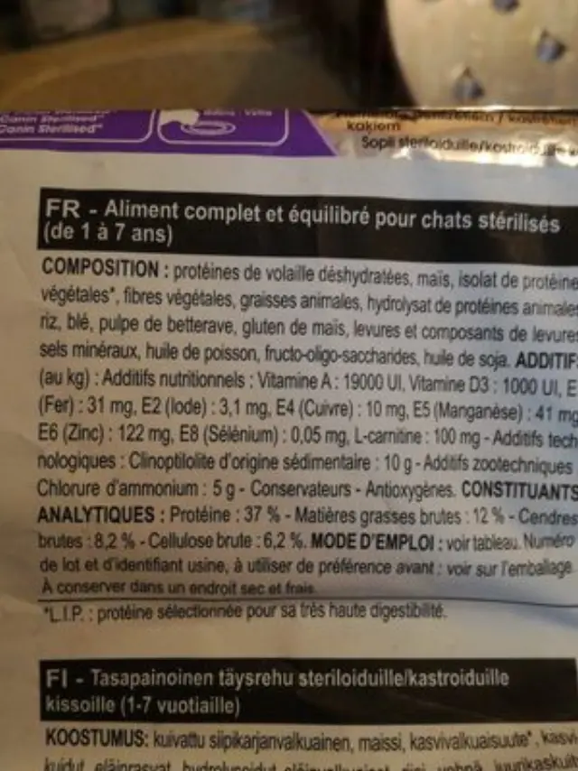 Royal Canin Sterilised cats dry food Adult Maize - Poultry - Rice 2 kg 2