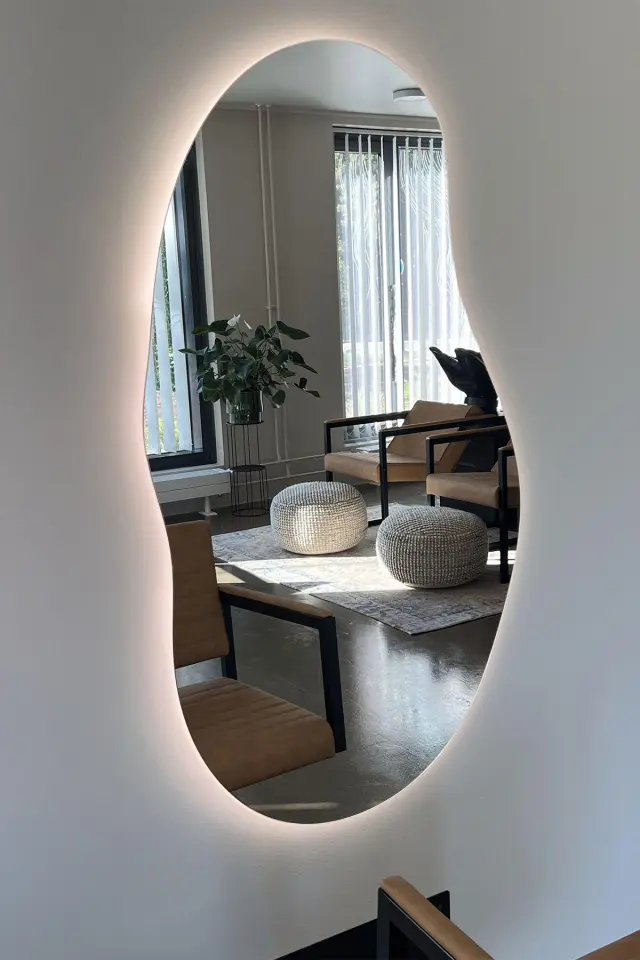 Stewehome Ασύμμετρος καθρέφτης μπάνιου με LED φωτισμό 35x60 cm 3