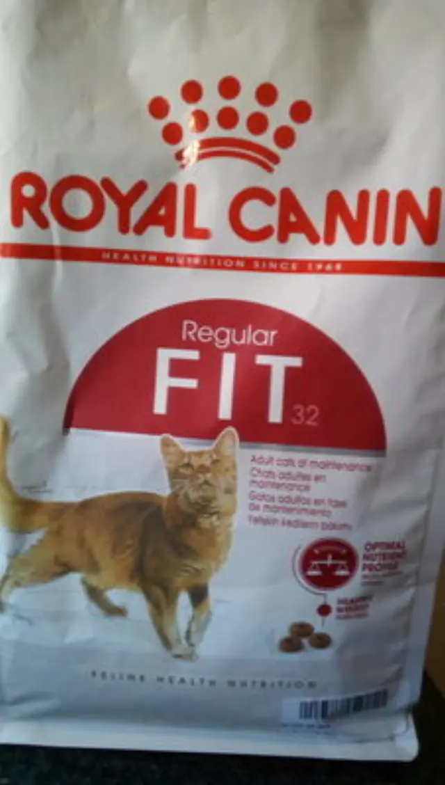 Royal Canin Fit 32 cats dry food 2 kg Adult Pork - Poultry - Rice - Vegetable