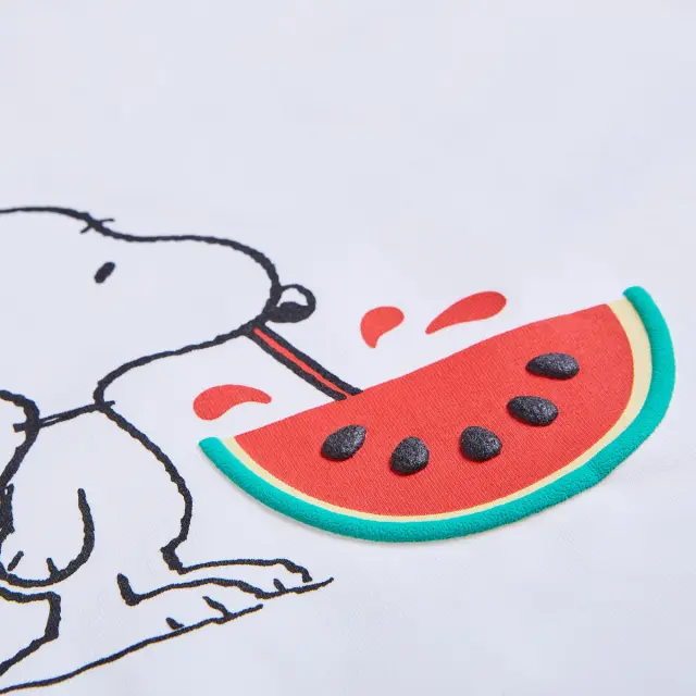 Μπλούζα cropped Snoopy με ανάγλυφα στοιχεία 2