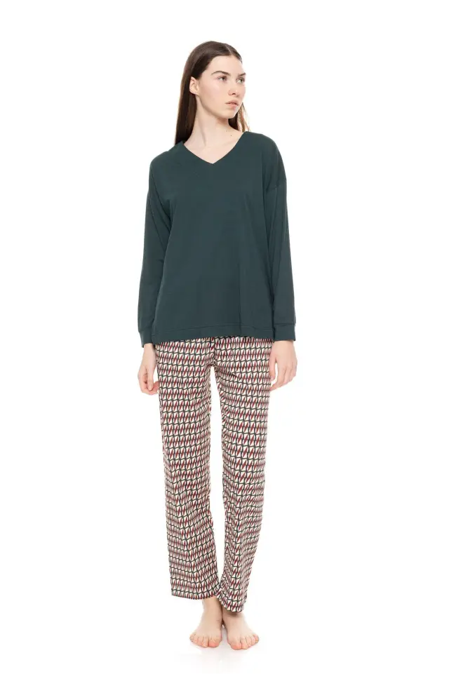 W1563 - Type - PYJAMA V FOREST GREEN GEO 2