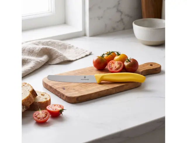 Μαχαίρι Γενικής Χρήσης Victorinox Swiss Classic με μήκος λεπίδας 11cm - Yellow6.7838.C1