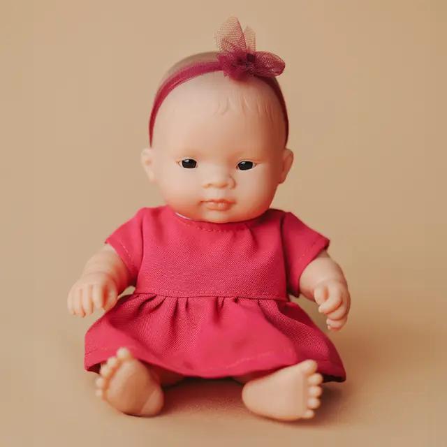 MINILAND DOLLS MINILAND ΜΩΡΟ ΚΟΥΚΛΑ ΑΣΙΑΤΙΣΣΑ 21 CM ΜΕ ΡΟΥΧΑΛΑΚΙΑ 2