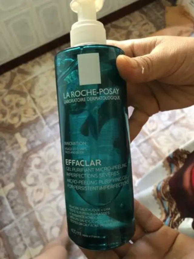 La Roche Posay Effaclar Μιcro-Peeling Purifying Gel Αφρώδες Gel Καθαρισμού Ενάντια σε Σοβαρές Ατέλειες & Έντονα Σημάδια, Κατάλληλο για Πρόσωπο & Σώμα, 400ml