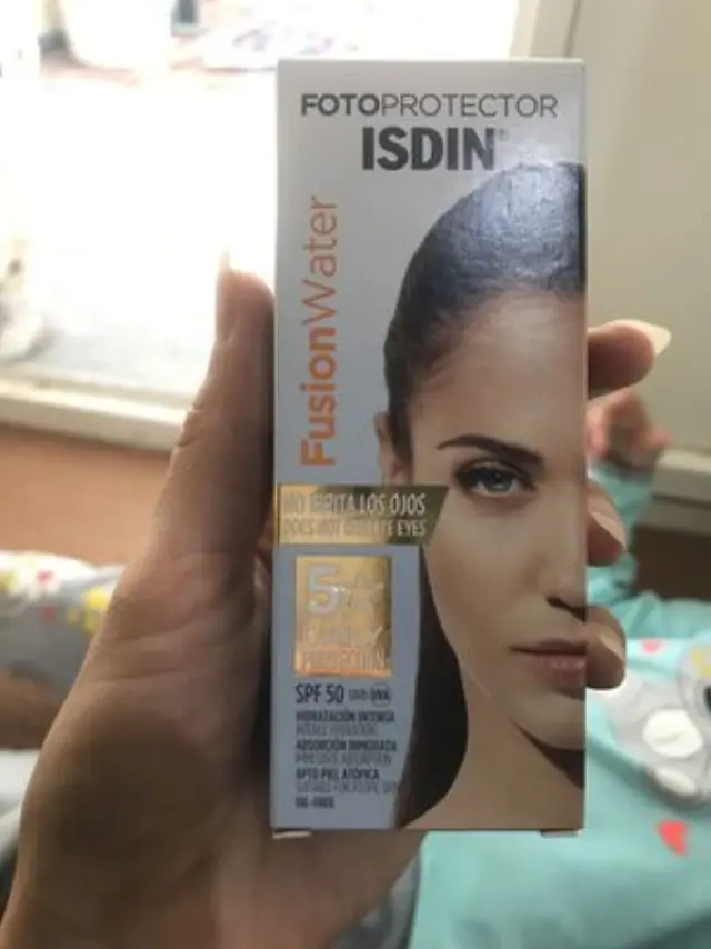 Isdin Fotoprotector Fusion Water SPF50 Αντηλιακή Κρέμα Προσώπου με Βάση το Νερό 50ml