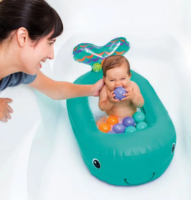 INFANTINO Whale Bubble Ball with Temperature sensor, Inflatable Bath Tub 2