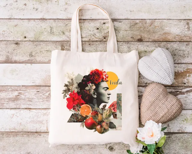 Τσάντα πάνινη υφασμάτινη εκρού με σχέδιο (frida kahlo 02) διαστάσεις: 38x40cm μαζί με τα χερούλια 38x70cm