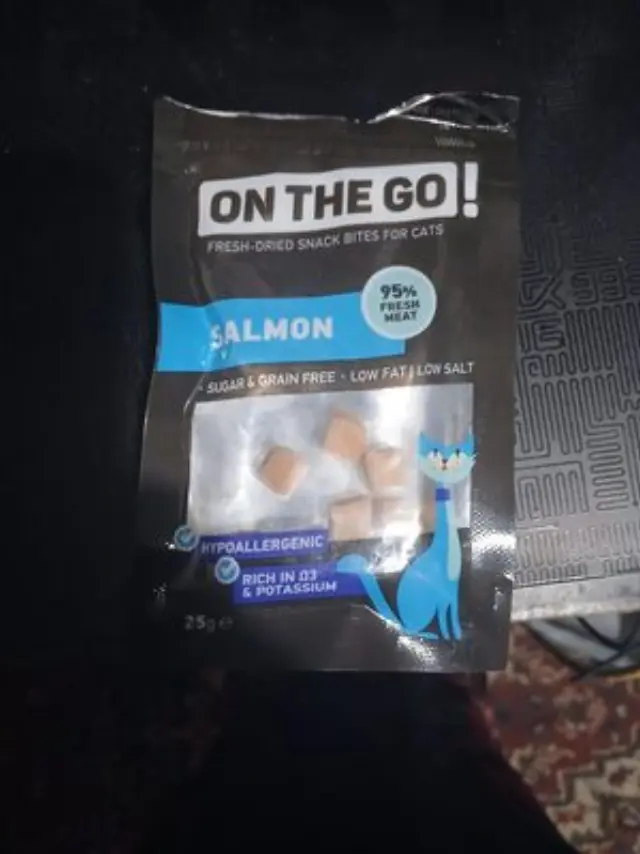 On The Go Bites Λιχουδιά Με Γεύση Σολομός Για Γάτες 25gr Μονόχρωμο
