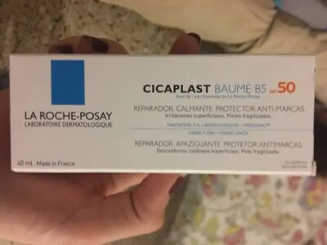 La Roche Posay Cicaplast Baume B5 SPF50 Αναπλαστική Κρέμα Προσώπου και Σώματος για Ερεθισμένο, Ευαισθητοποιημένο και με Τατουάζ Δέρμα, 40ml