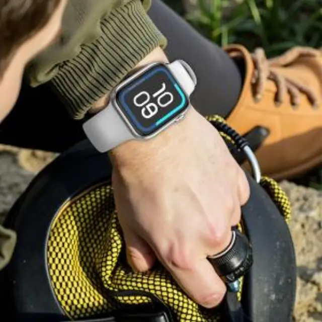 Smartwatch σε ασημί χρώμα 3