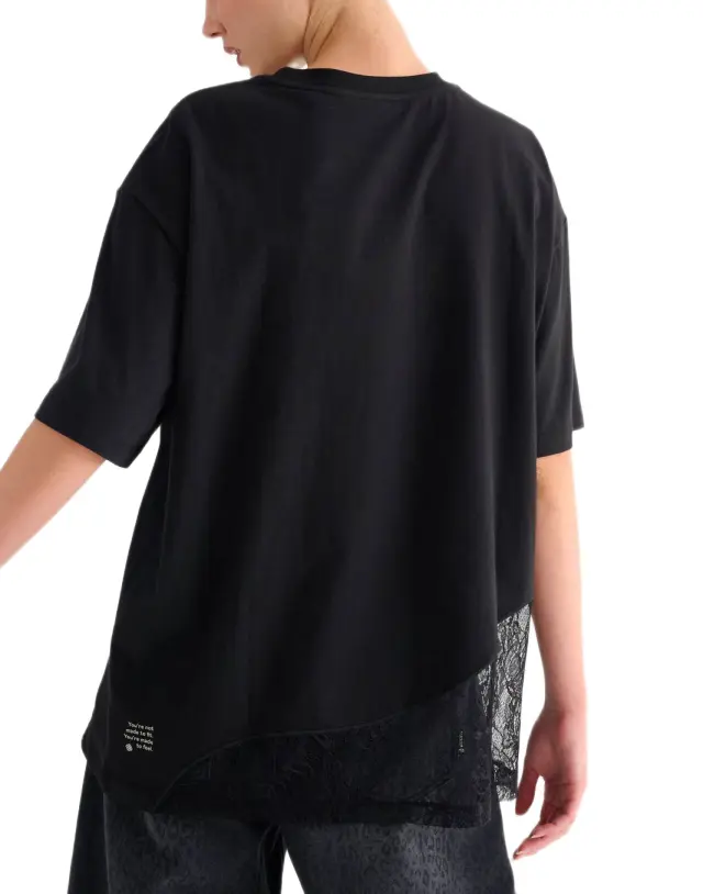 Attrattivo γυναικείο oversized t-shirt με λεπτομέρειες δαντέλας 9923928-1 2