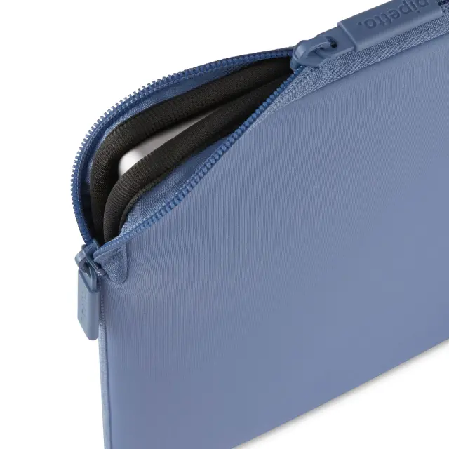 Pipetto Classic Fit Sleeve, lavender - MacBook Neo 13 (A18 Pro) 3