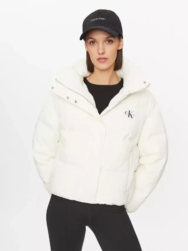 Calvin Klein - Κοντό Γυναικείο Puffer Μπουφάν για Χειμώνα Down Soft Touch Label J20J222235-YBI Λευκό - M