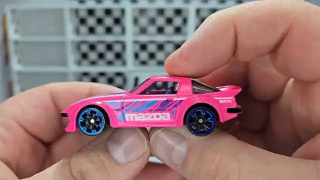 Mattel Hot Wheels: Neon Speeders - Mazda RX-7 3