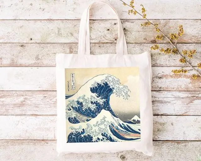 Τσάντα πάνινη υφασμάτινη με σχέδιο Boho art Hokusai το Μεγάλο Κύμα διαστάσεις: 38x40cm μαζί με τα χερούλια 38x70cm