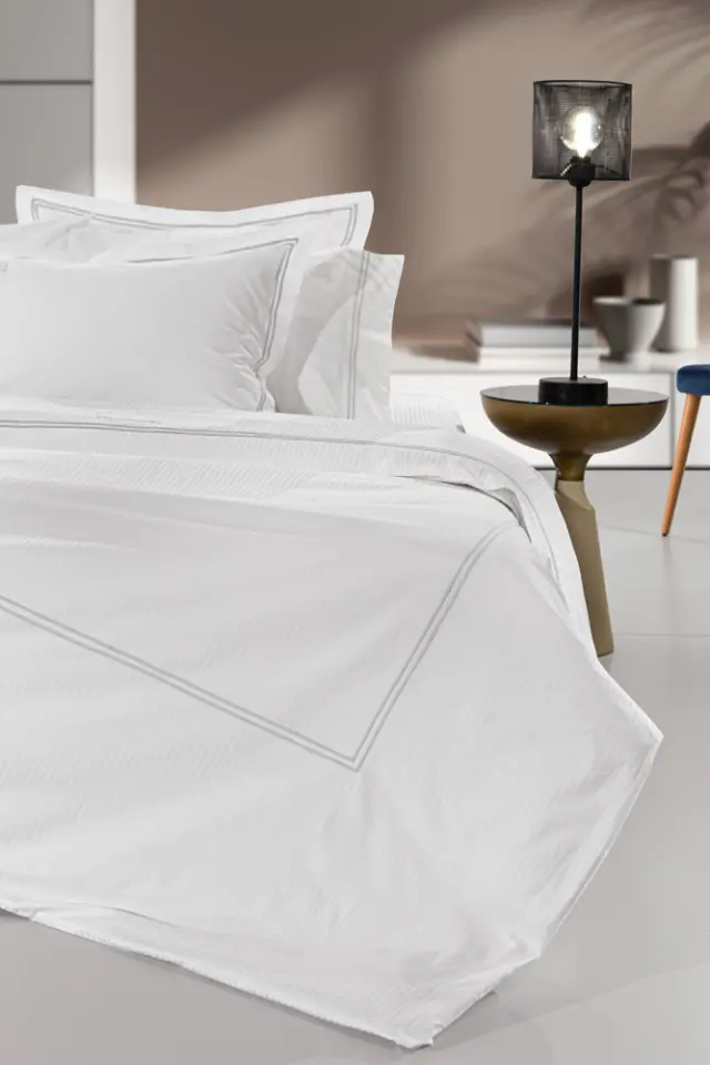 ΣΕΤ ΣΕΝΤΟΝΙΑ ΥΠΕΡΔΙΠΛΑ (270×280) 4 ΤΕΜΑΧΙΩΝ NICE WHITE L. SILVER ΔΙΠΛΟ ΠΛΑΚΕ GUY LAROCHE 2
