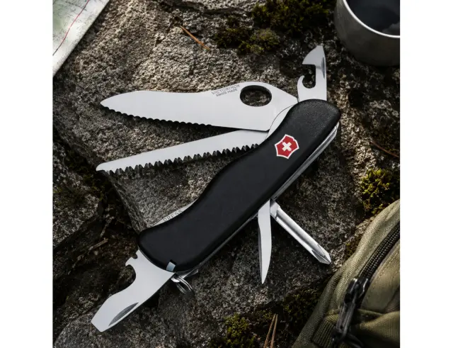 Ελβετικός Σουγιάς Victorinox Trailmaster MW με 12 λειτουργίες και μήκος 11.1cm - Black 0.8463.MW3