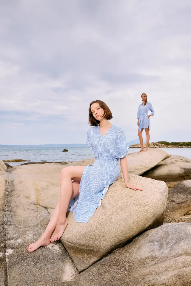 Beachwear B554 Midi Ice Blue Geo Pink Label
