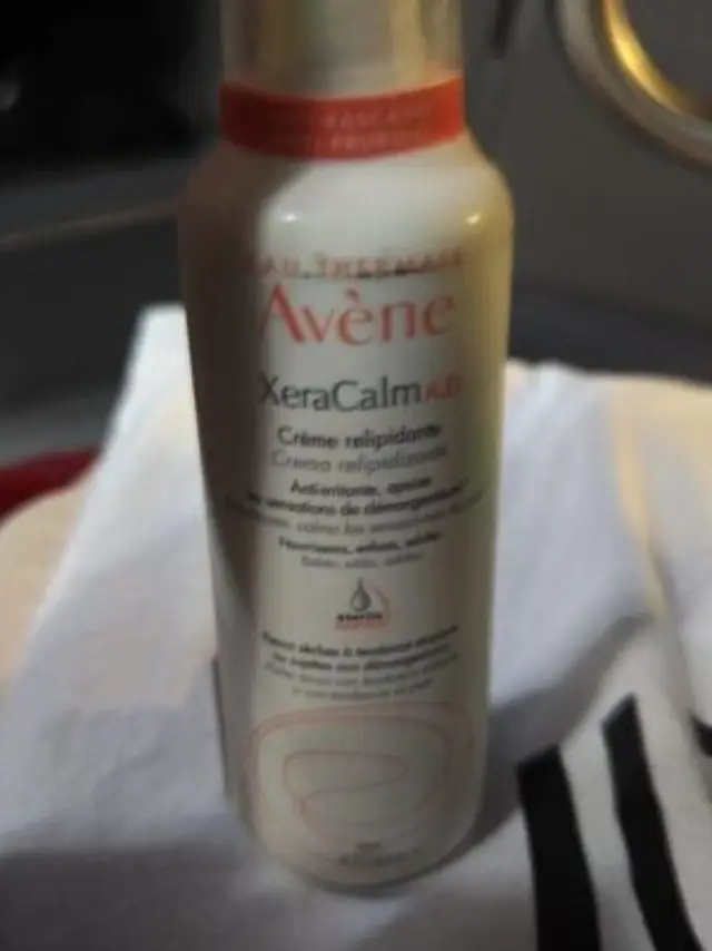 Eau Thermale Avène Xeracalm A.d Ενυδατική Κρέμα Ανάπλασης για Ατοπικές Επιδερμίδες, 400ml