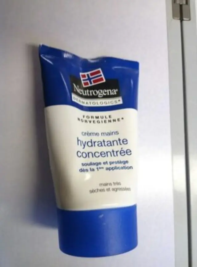 Neutrogena Hand Cream Scented Ενυδατική Κρέμα Χεριών Με Άρωμα 50ml