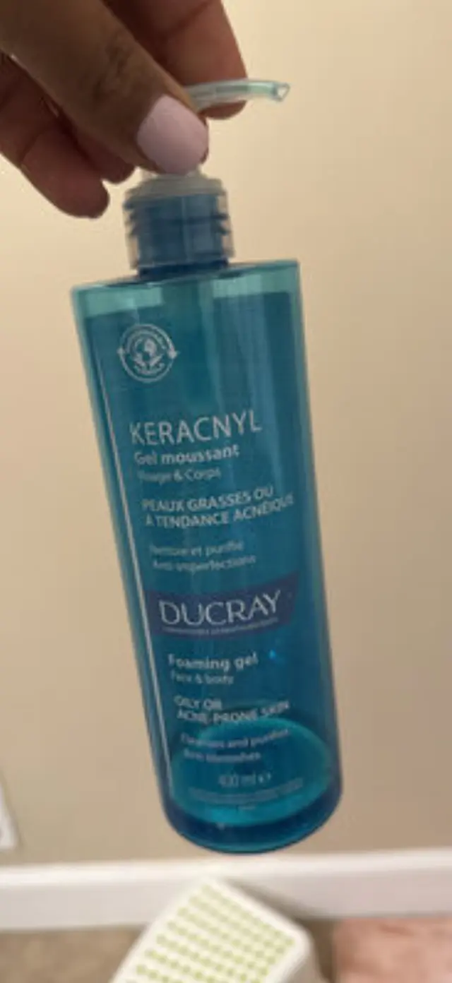 Ducray Keracnyl Foaming Gel for Face και Body Αφρίζον Ζελ Καθαρισμού για Δέρμα με Τάση Ακμής για Πρόσωπο και Σώμα, 400ml