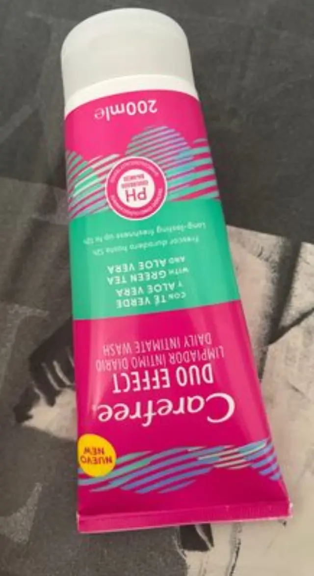 Carefree Duo Effect Intimate Wash Aloe Vera Tube 200ml