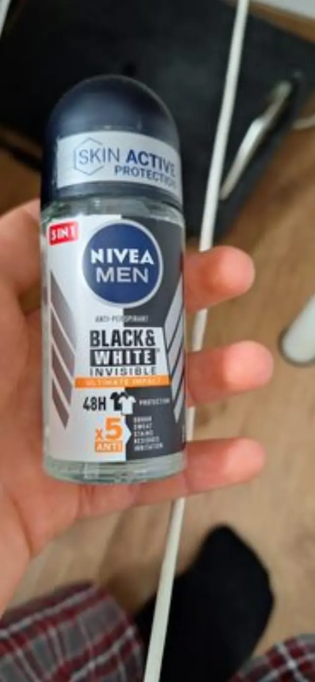 Nivea Men Deo Black & White Ultimate Impact Roll-on Αντρικό Αποσμητικό 48ωρης Προστασίας με 5σε1 Δράσεις, 50ml