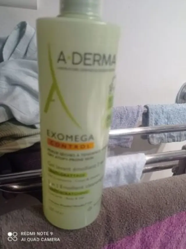 A-Derma Exomega Gel Lavant Emollient 2 en 1 Μαλακτικό Τζελ Καθαρισμού 2 σε 1 για το Ατοπικό Δέρμα, για Μαλλιά + Σώμα, 500ml