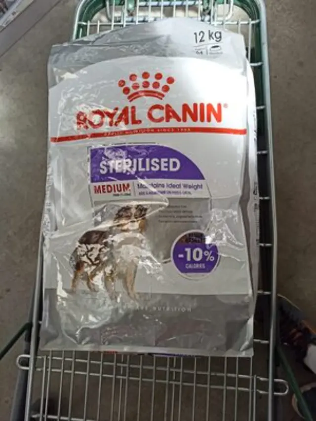 Royal Canin Adult Medium Sterilised Ξηρά Τροφή Σκύλου με Πουλερικά 12kg