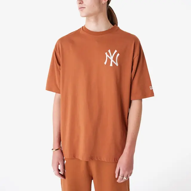 New Era New York Yankees League Essential Oversized T-Shirt 60435552
