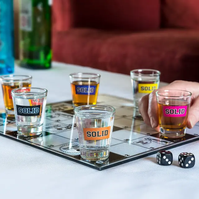 The Source® Snakes and Bladdered Το Διασκεδαστικό Drinking Game με 6 γυάλινα Σφηνάκια 3