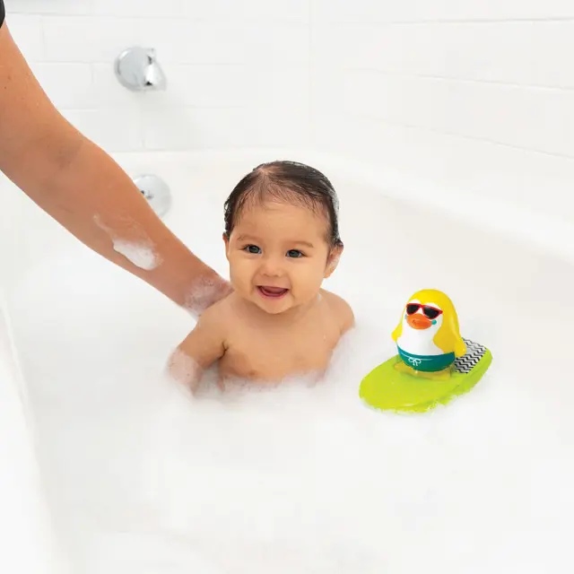 INFANTINO SURFING & SQUIRTING BATH PAL 3